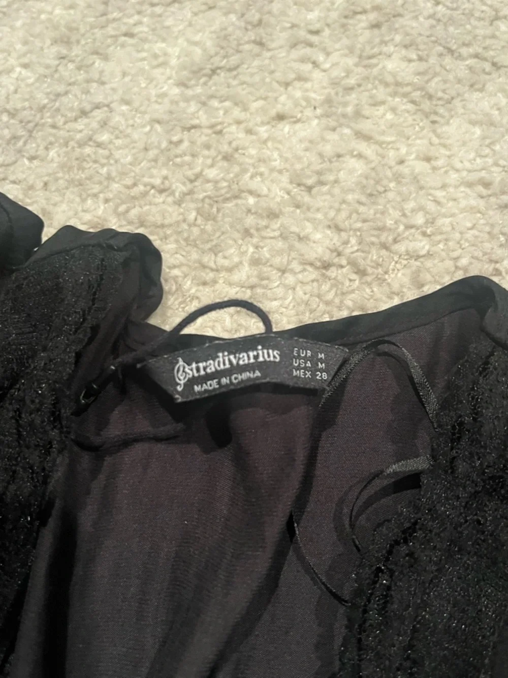 Black top - Picture 4 of 4